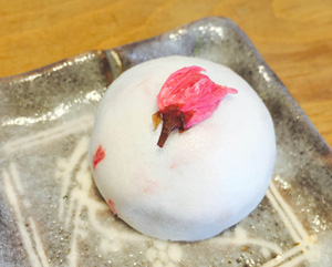 桜の薯蕷饅頭